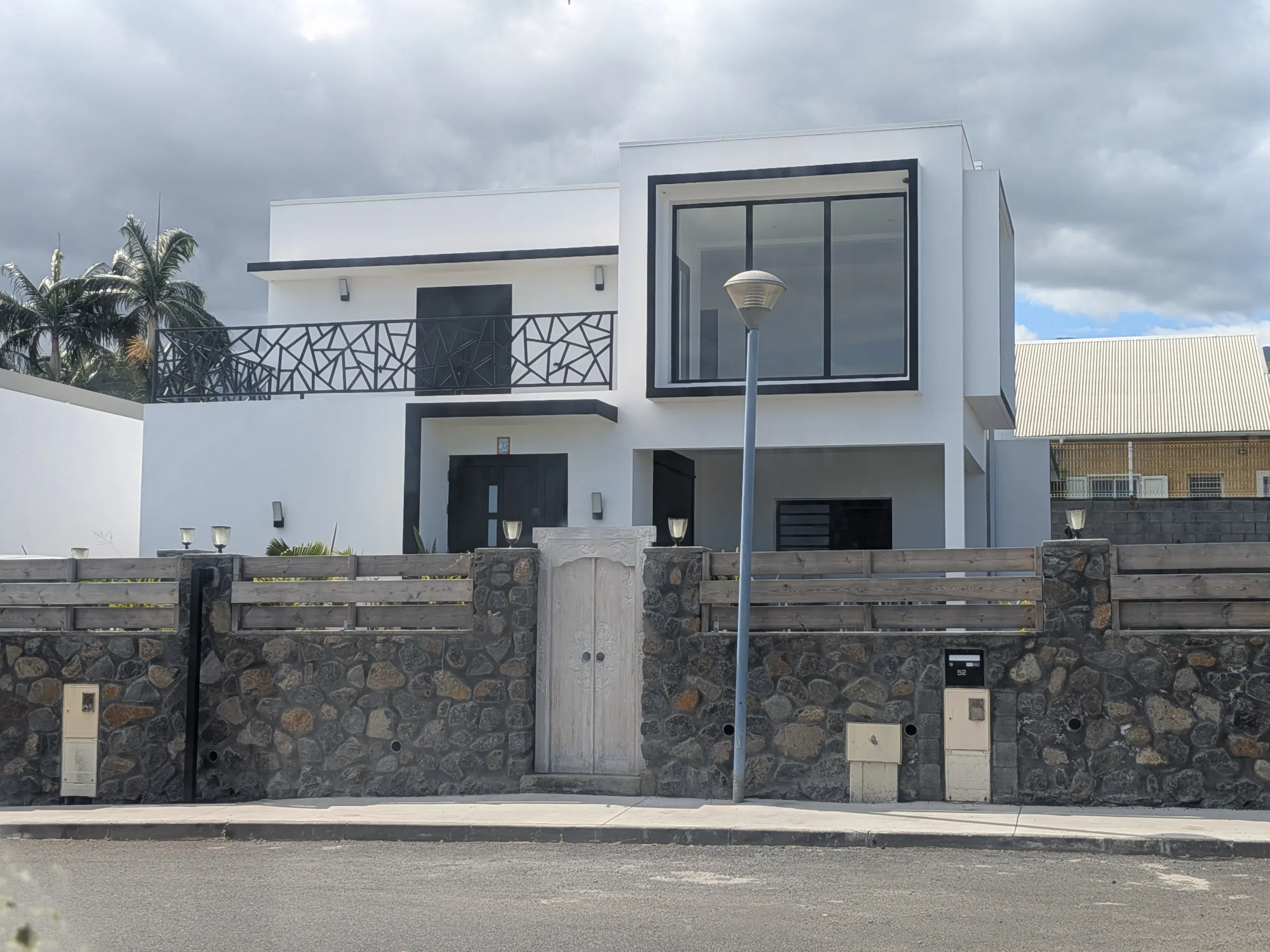 Villa réalisée à La Rivière Saint-Louis par ECMB Constructions