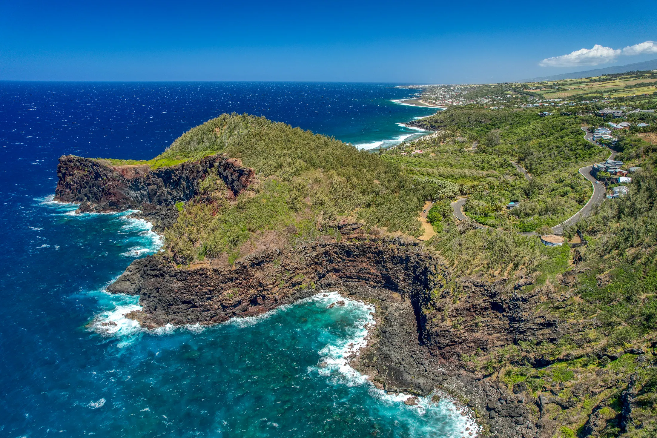 Vue drone du littoral de Petite Anse dans le Sud de La Réunion